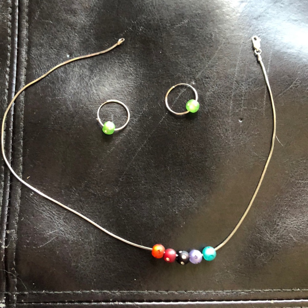 Changeable bead necklace and earrings